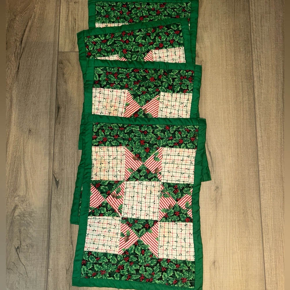Handmade Christmas Placemats 4 Quilted Patchwork Vintage Holidays Cottage